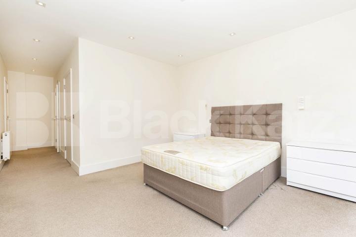 2 bedroom 2 bathroom maisonette in a central location Spelman Street , Brike Lane